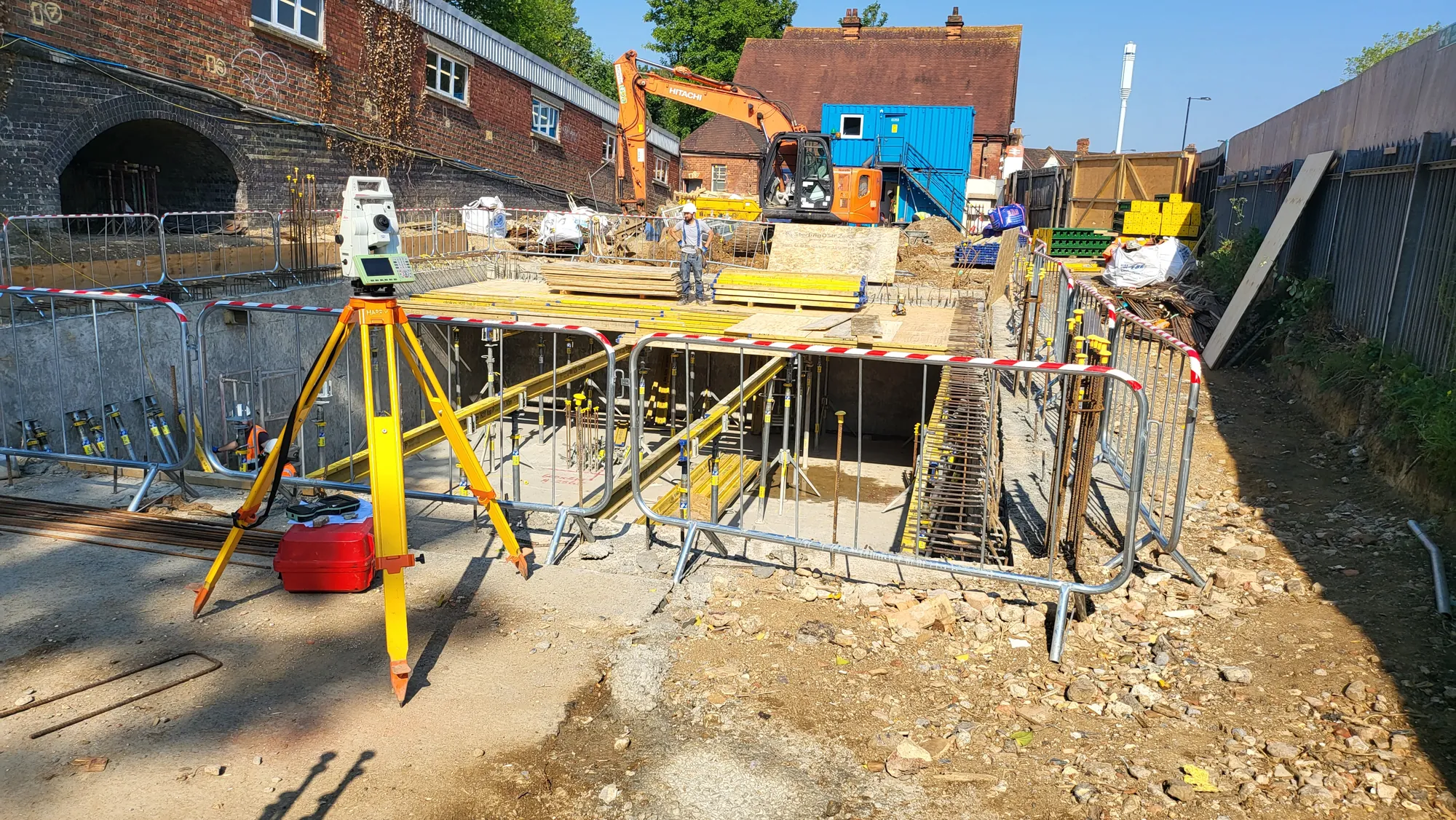 Setting out with the total station over the basement