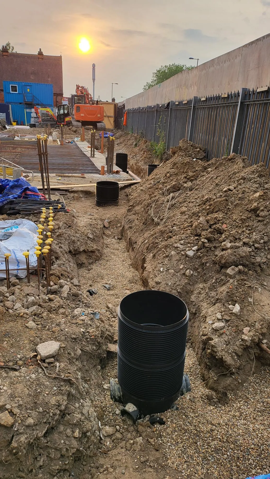 A drainage chamber set on gravel in the trench