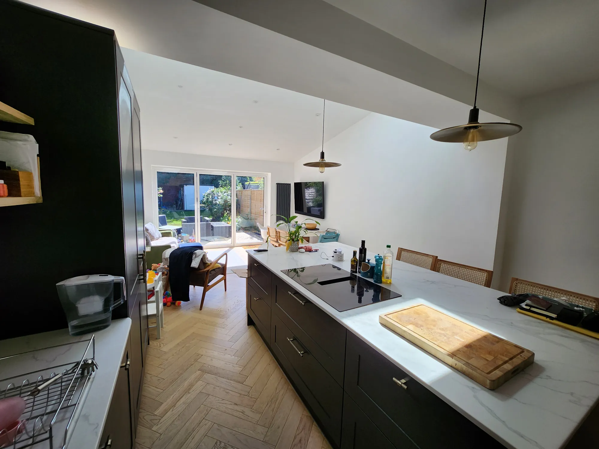 Kitchen run towards the garden