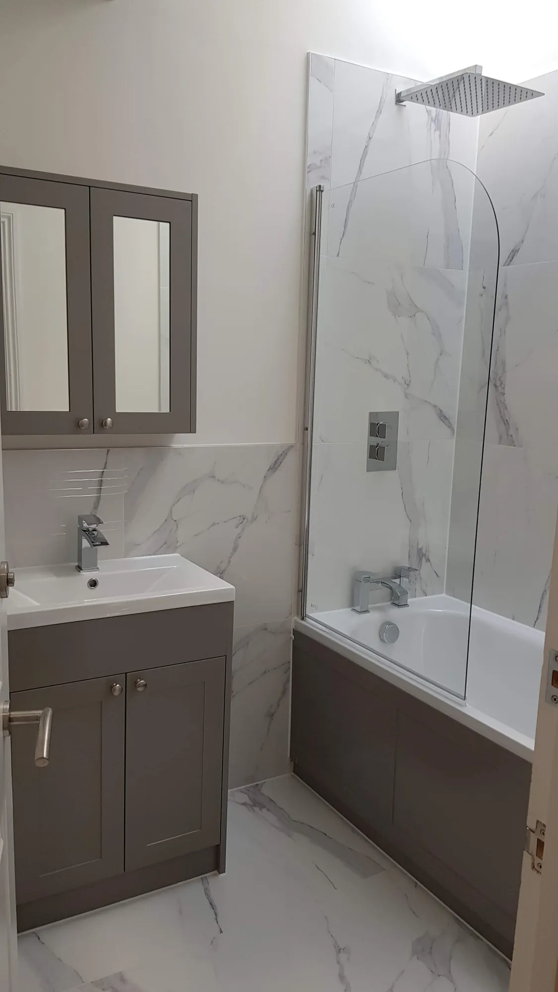 Vanity unit and shower bath