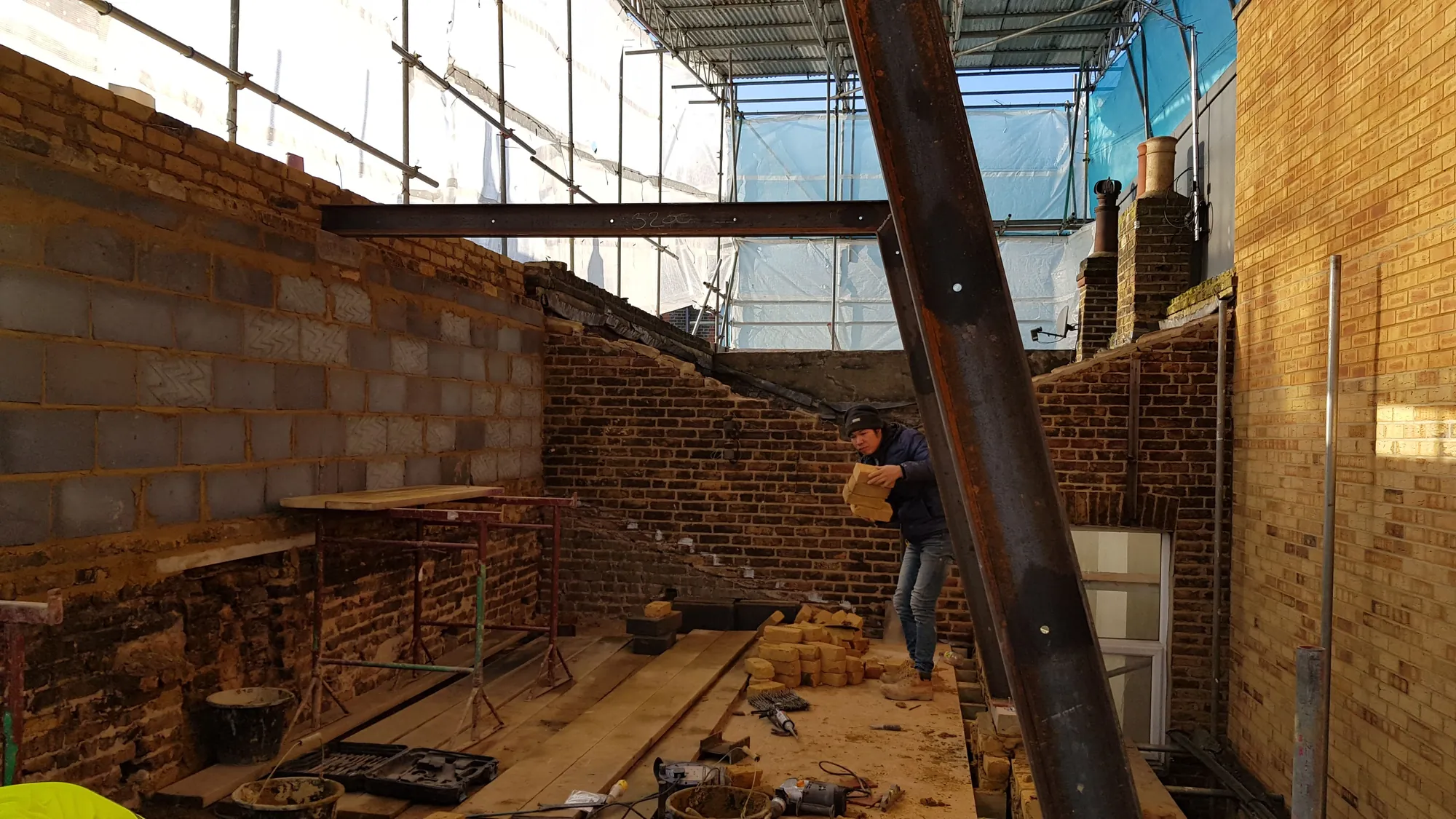 The new storey under construction